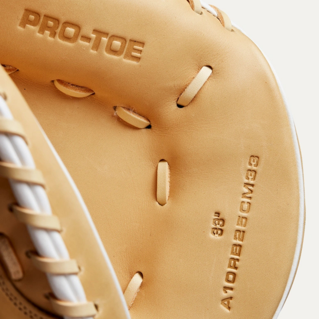 Wilson® 2024-2025 A1000® CM33 33” Baseball Catcher’s Mitt