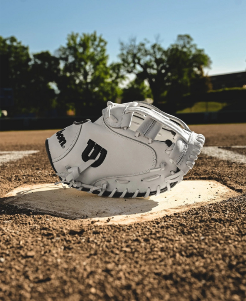 Wilson® 2024-2025 A1000® CM33 33” Fastpitch Softball Catcher’s Mitt