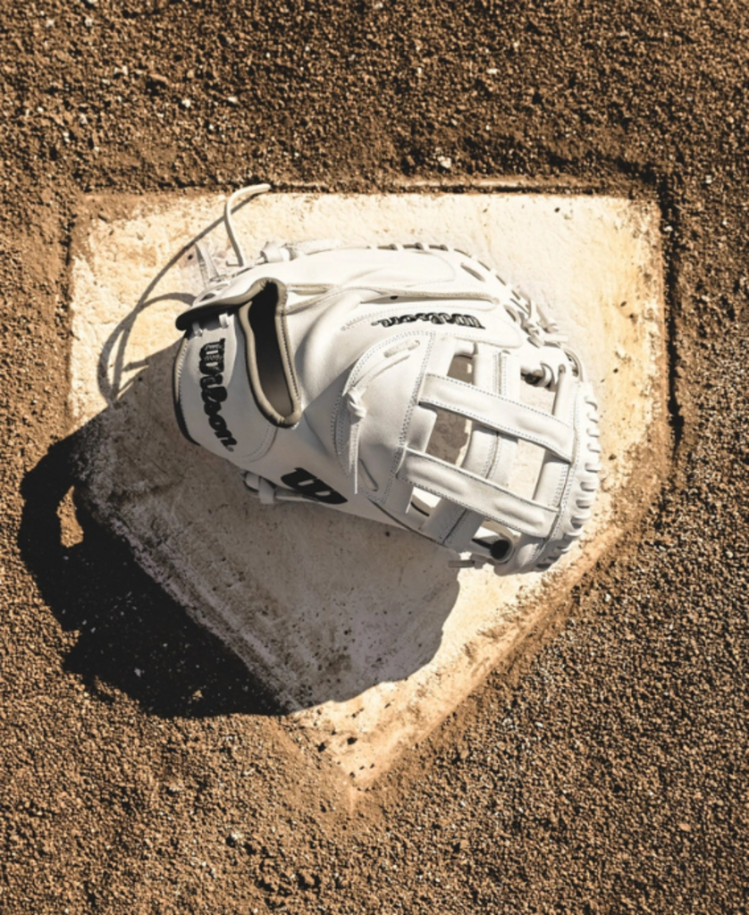 Wilson® 2024-2025 A1000® CM33 33” Fastpitch Softball Catcher’s Mitt