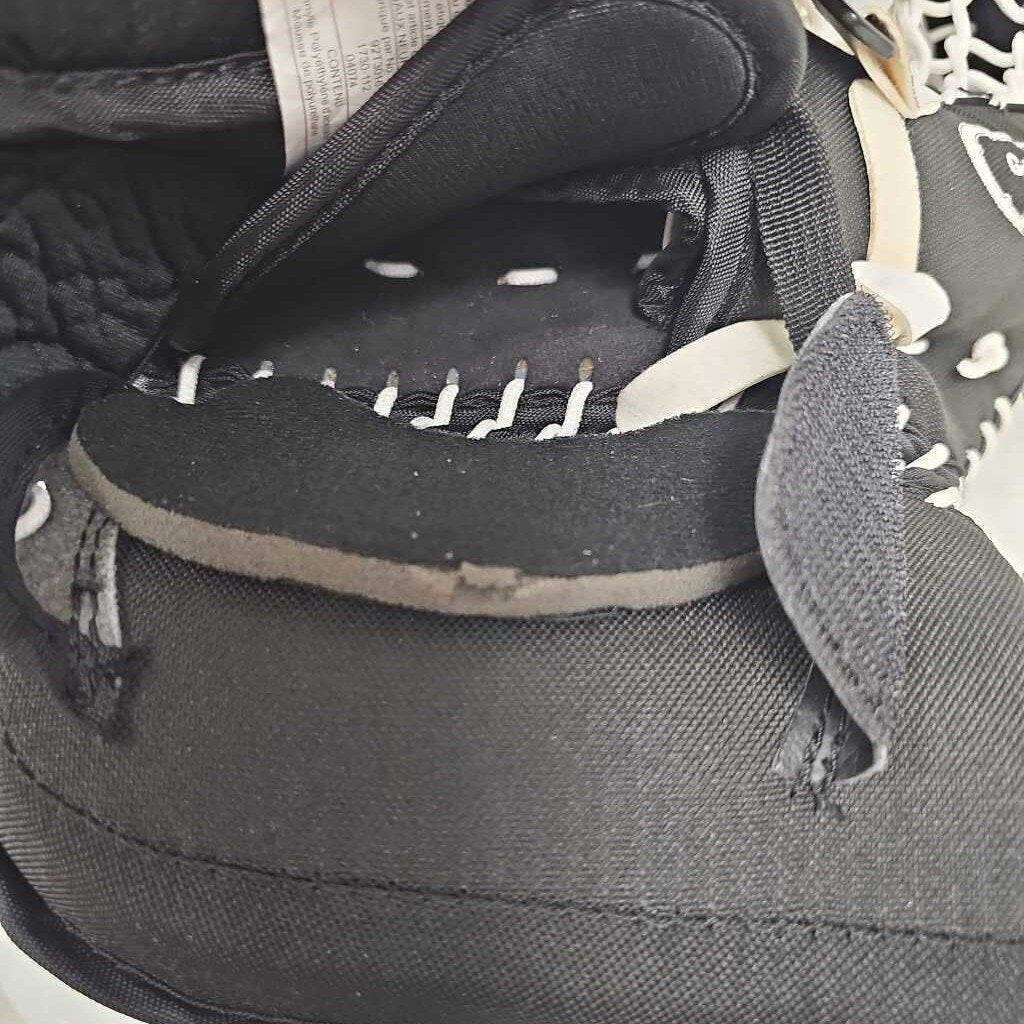 DR Bulletproof 5.2 Junior Goalie Catch Glove - Regular Hand