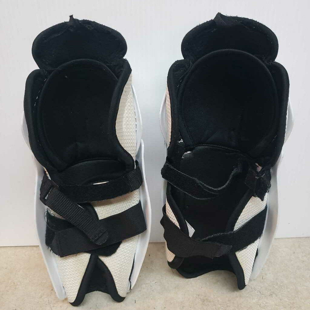 CCM LTP Youth Hockey Shin Guards, Size 10"