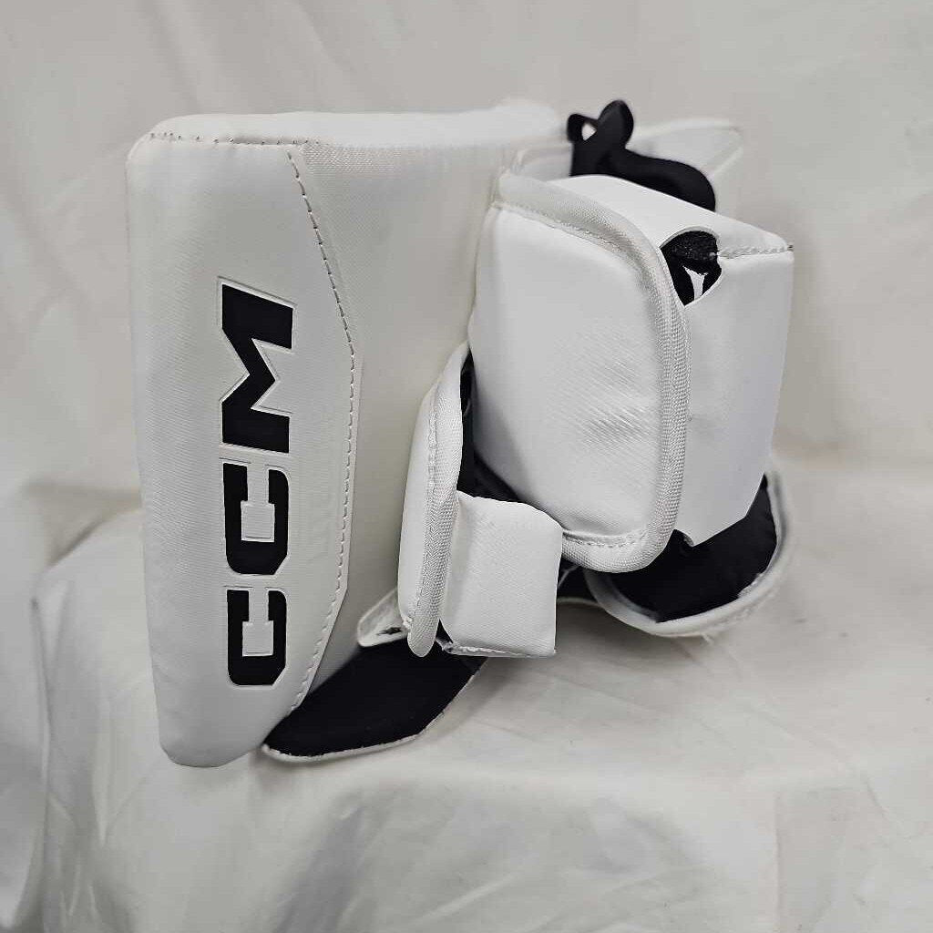 CCM AXIS 2.5 Full Right Blocker, Size Junior