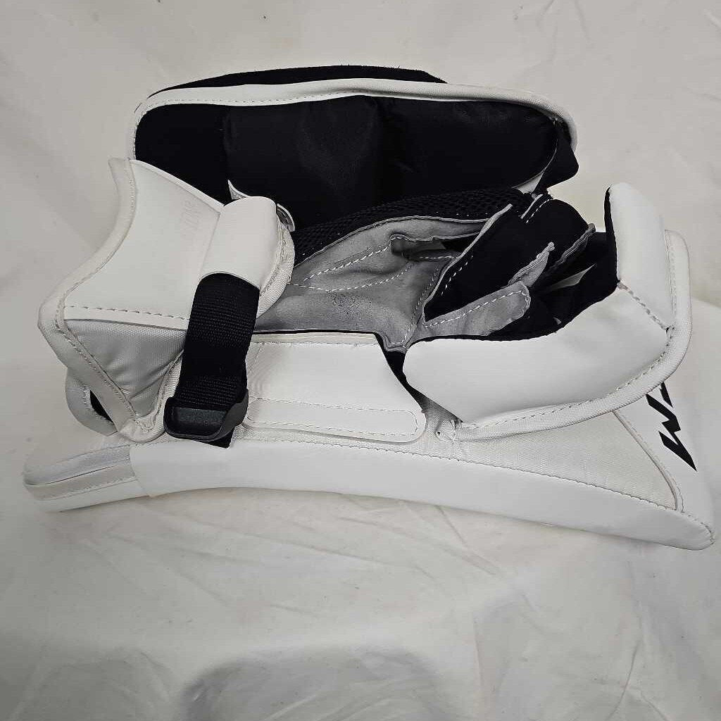 CCM AXIS 2.5 Full Right Blocker, Size Junior