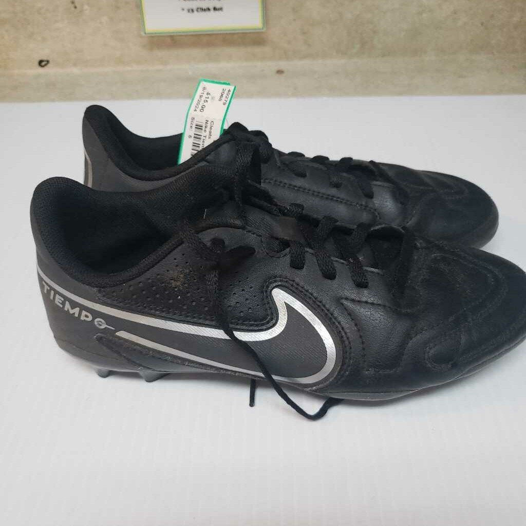 Nike Tiempo Soccer Cleats, Size: 5