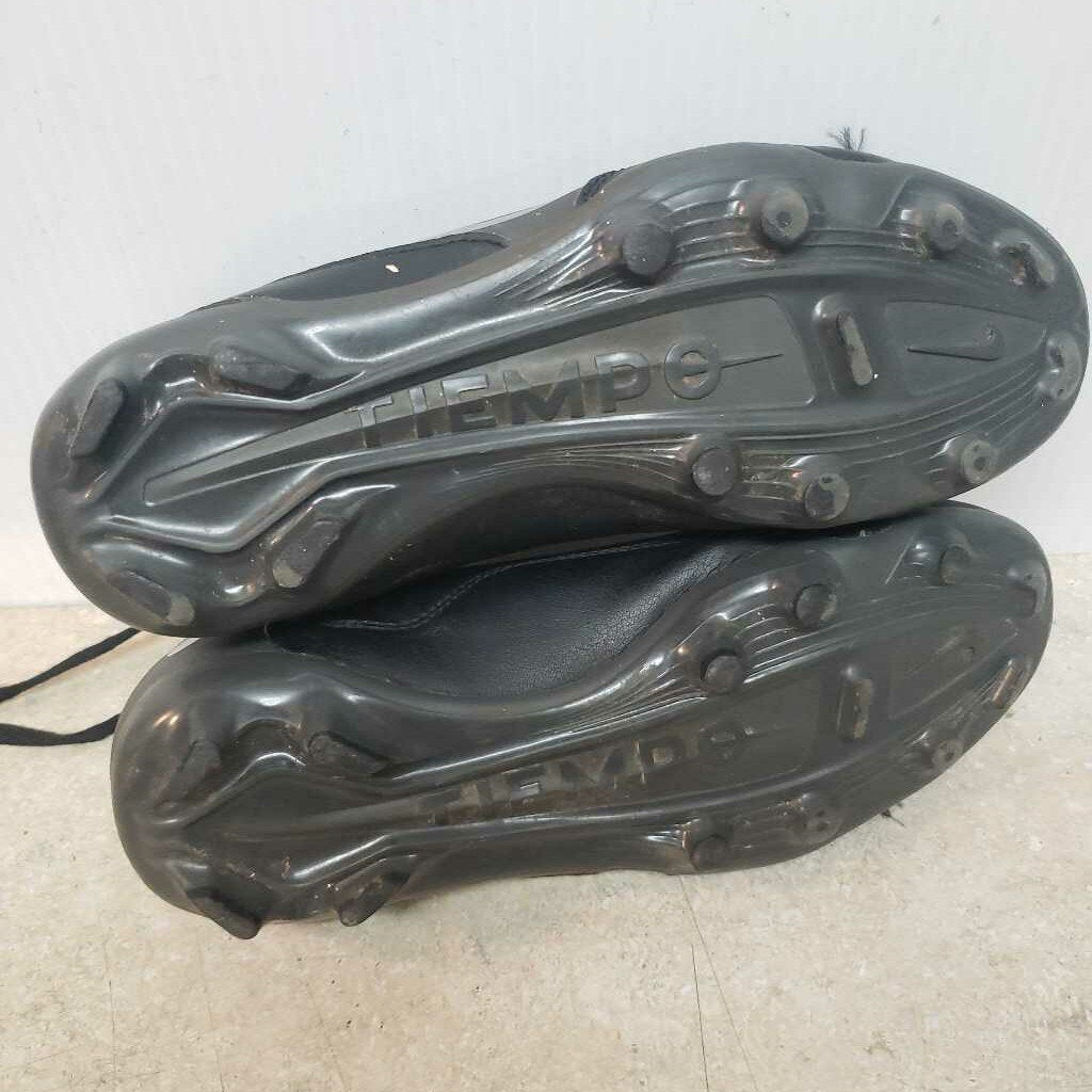 Nike Tiempo Soccer Cleats, Size: 5