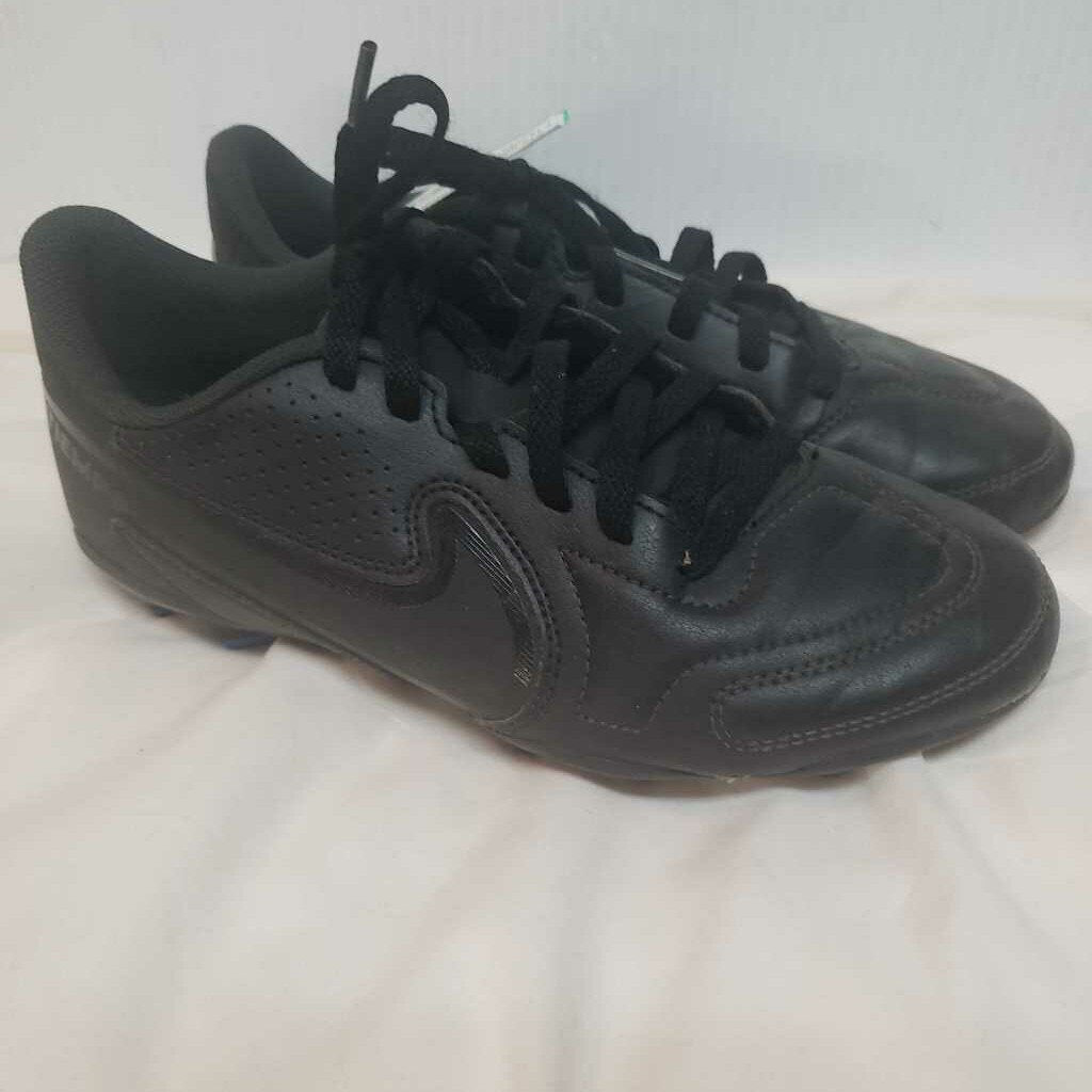 Nike Tiempo Soccer Cleats, Size: 5