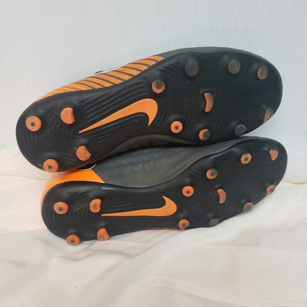 Nike Magista