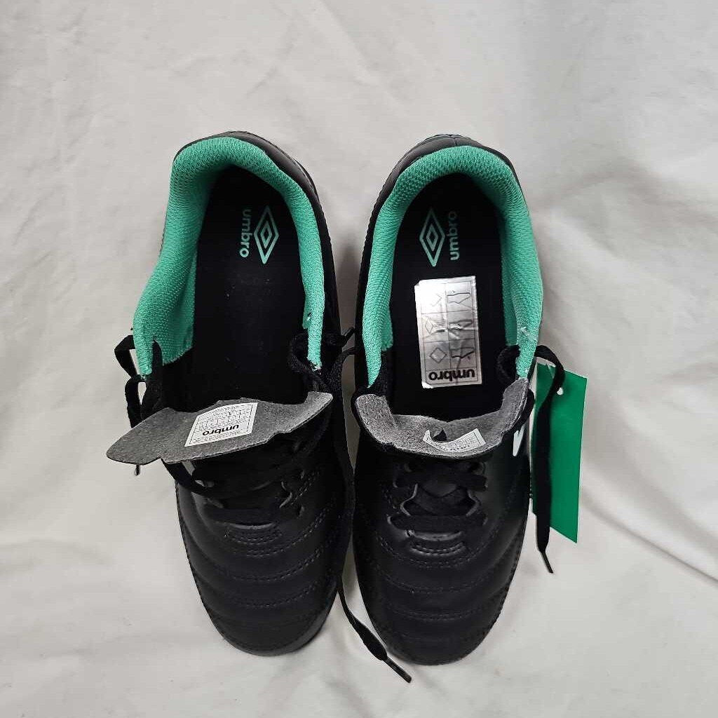 Umbro Classico VII Turf Shoes
