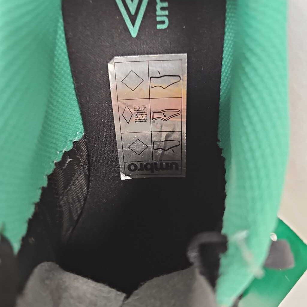 Umbro Classico VII Turf Shoes, Size Women's 7