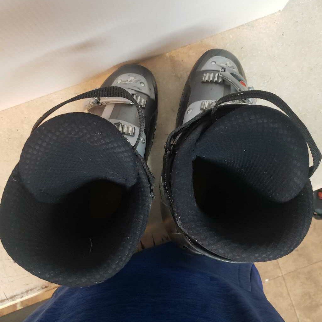 Nordica Easy Move SX Ski Boots, Size 28.5