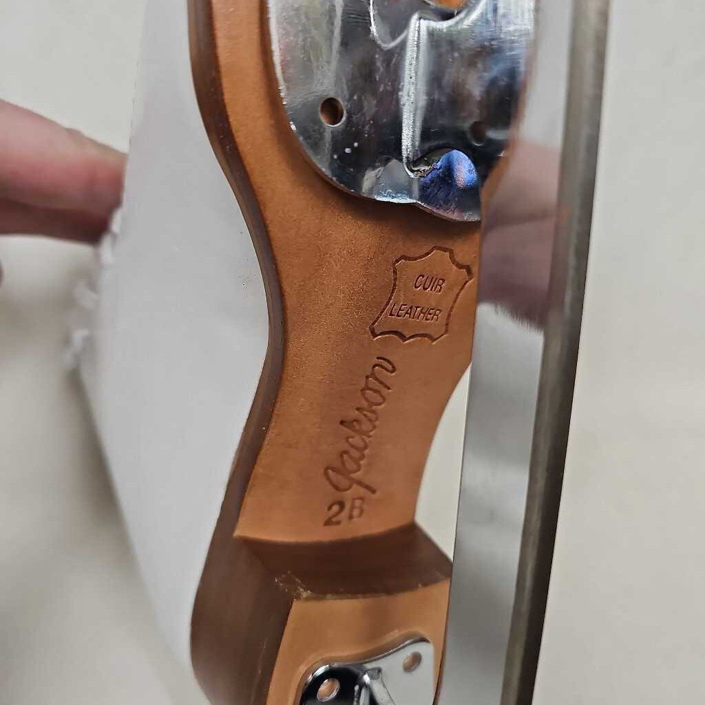 Jackson Freestyle figure skates with Mark IV blades, Size 2 B