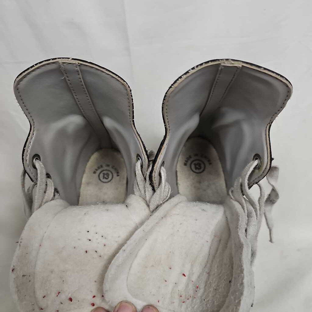 CCM Champion 90 Youth Hockey Skates, Size Y13