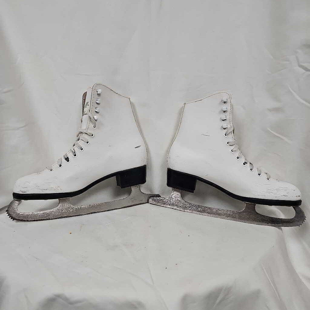 CCM Champion Deluxe Women's Figure Skates, Size 6