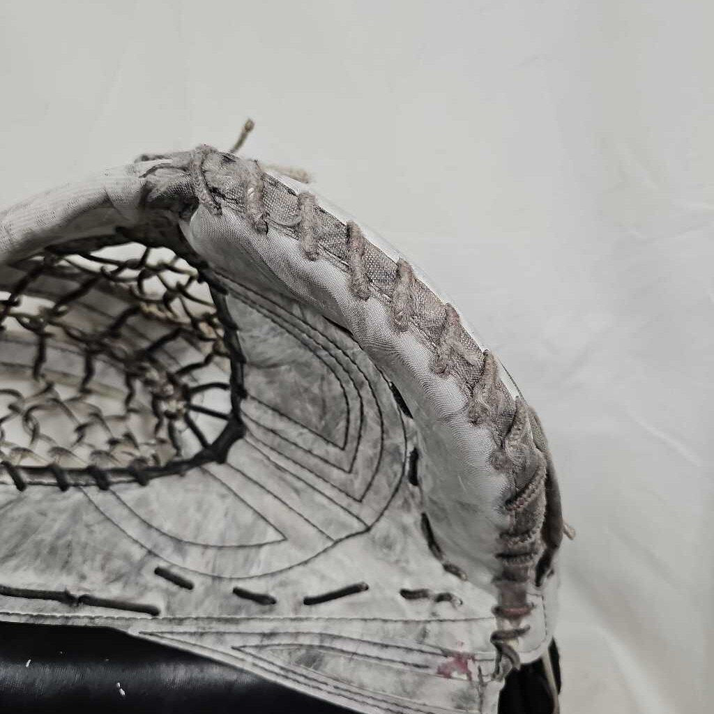 CCM P2.5 Junior Goalie Catch Glove, Regular Hand