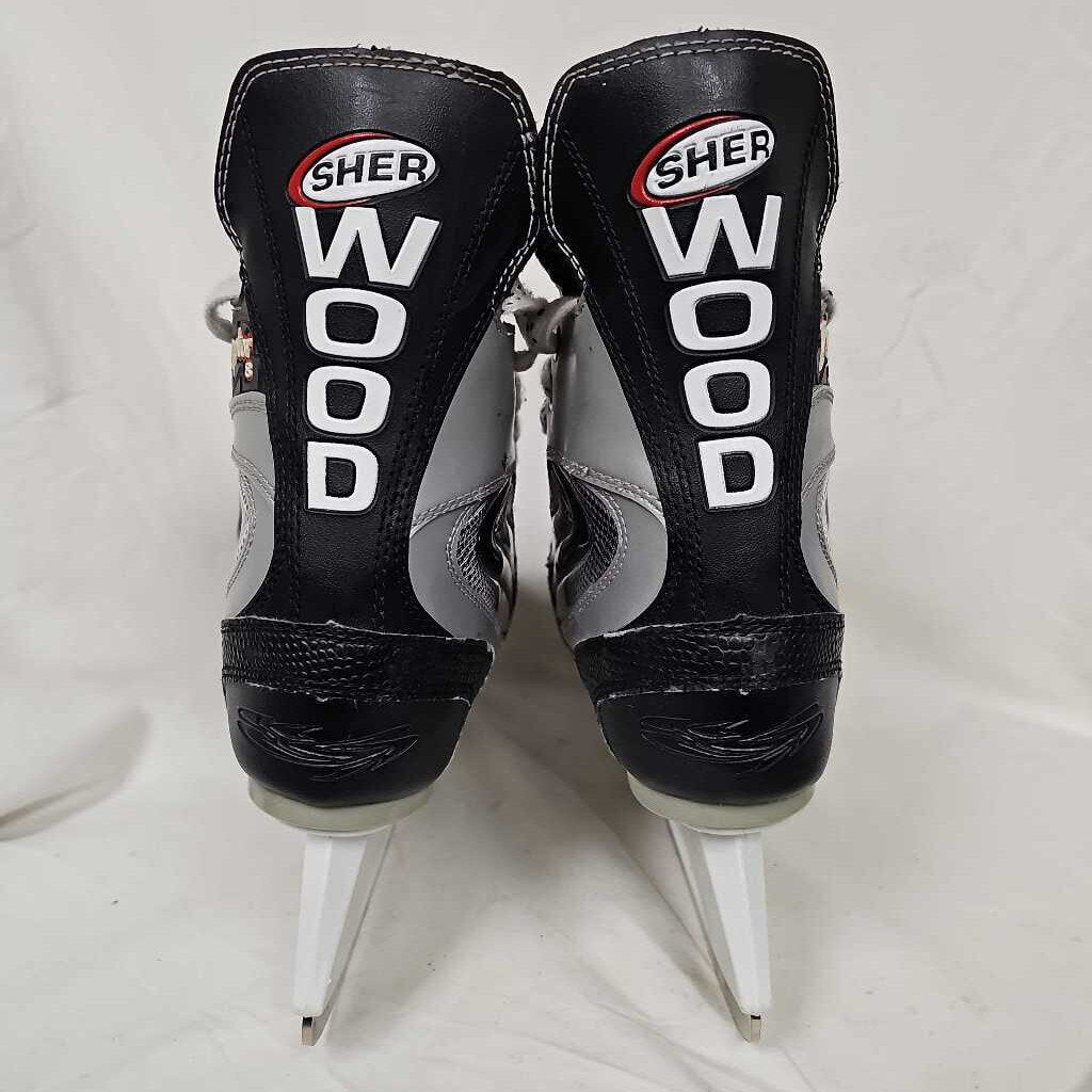 Sherwood Raptor 8 Junior Hockey Skates, Size 4.5