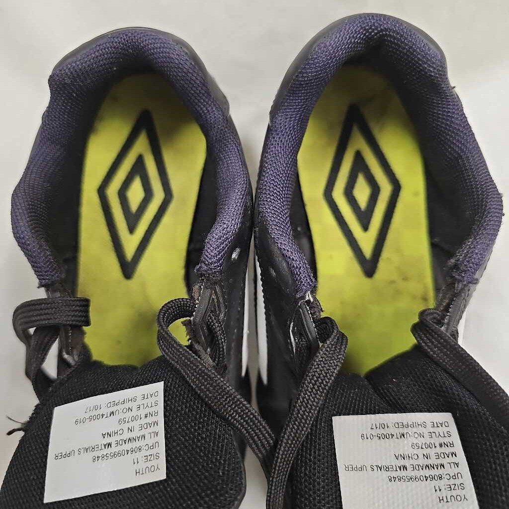 Umbro Classic Youth Soccer Cleats, Size Y11