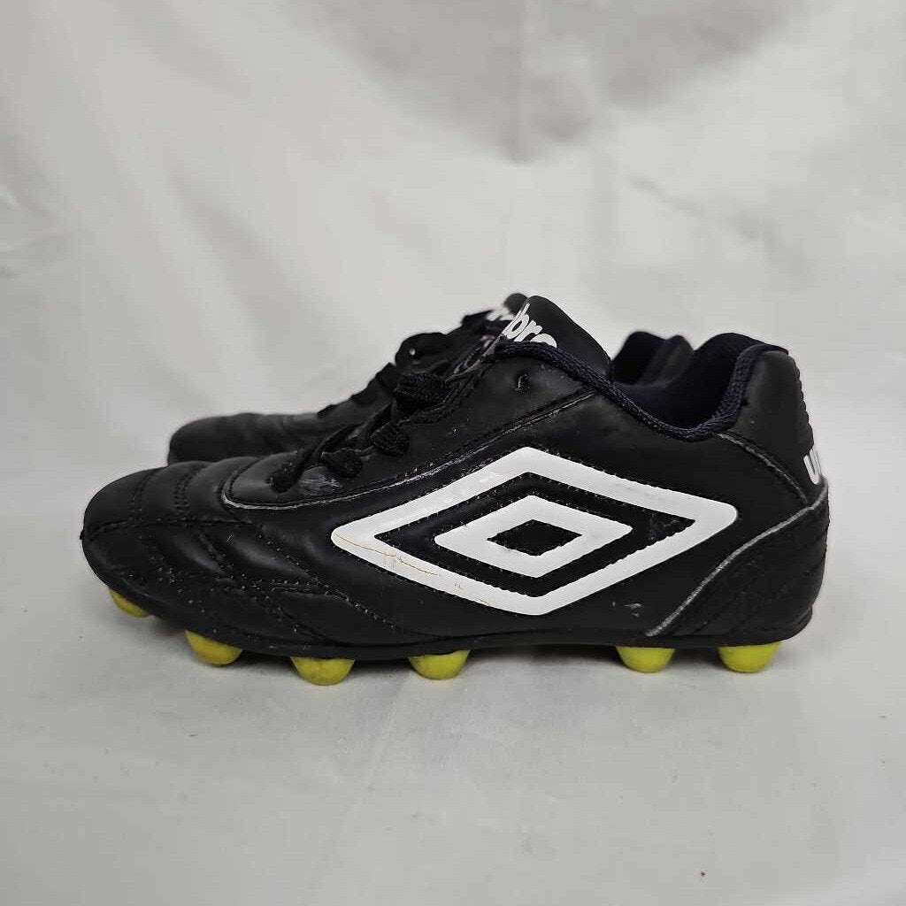 Umbro Classic Youth Soccer Cleats, Size Y11