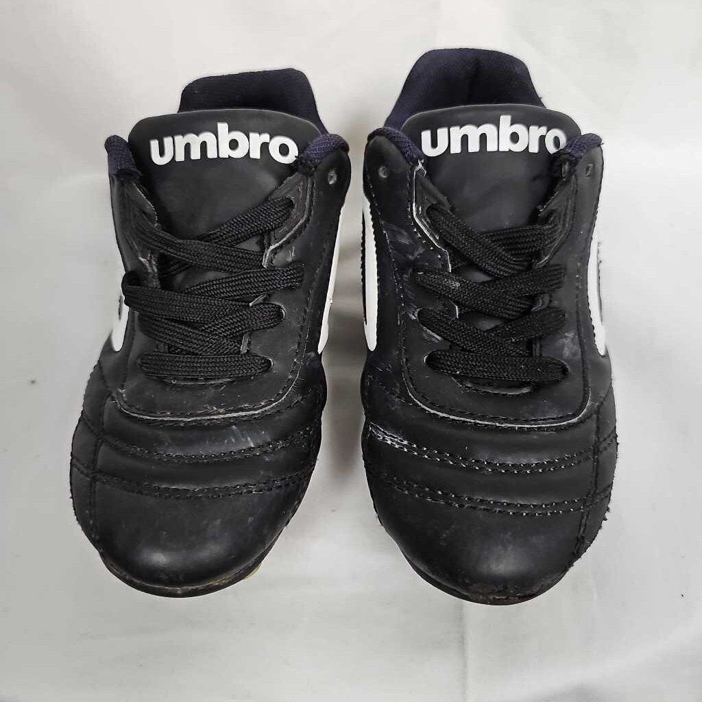 Umbro Classic Youth Soccer Cleats, Size Y11
