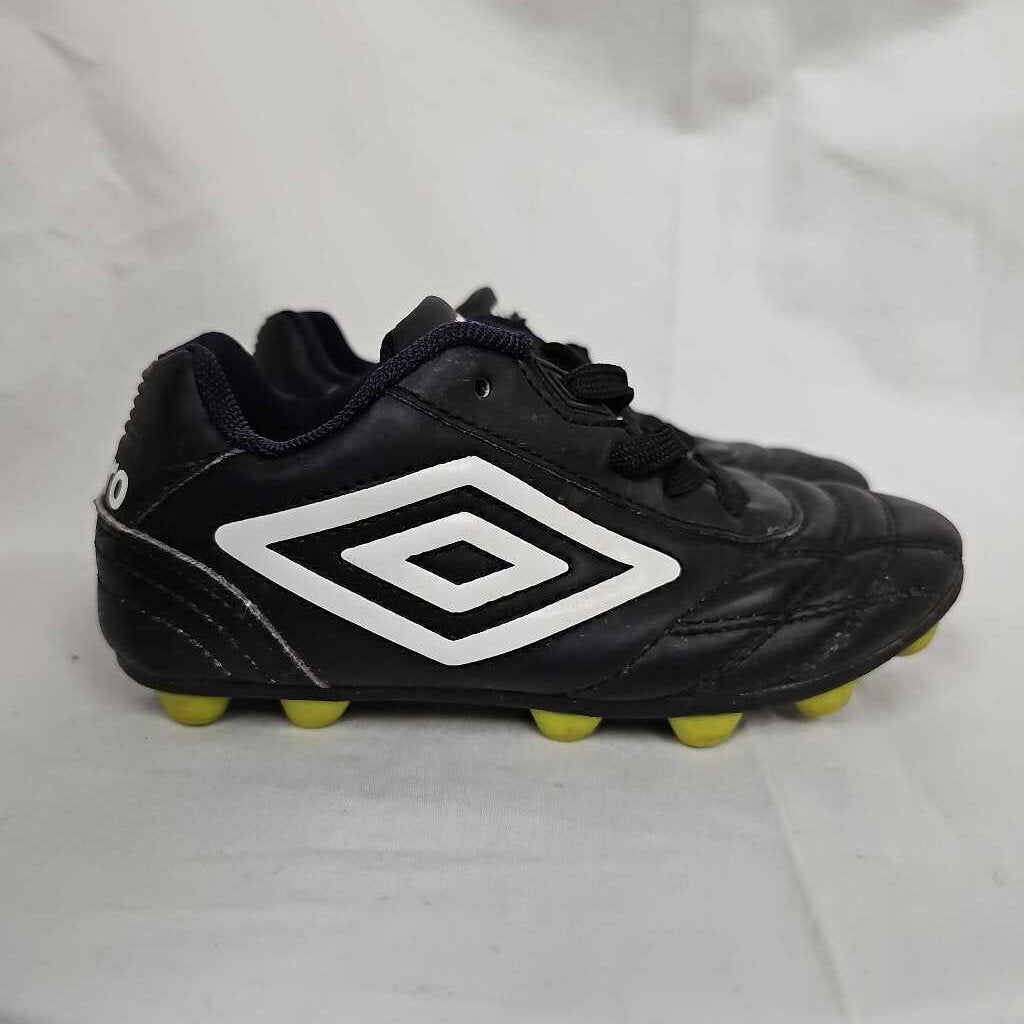 Umbro Classic Youth Soccer Cleats, Size Y11