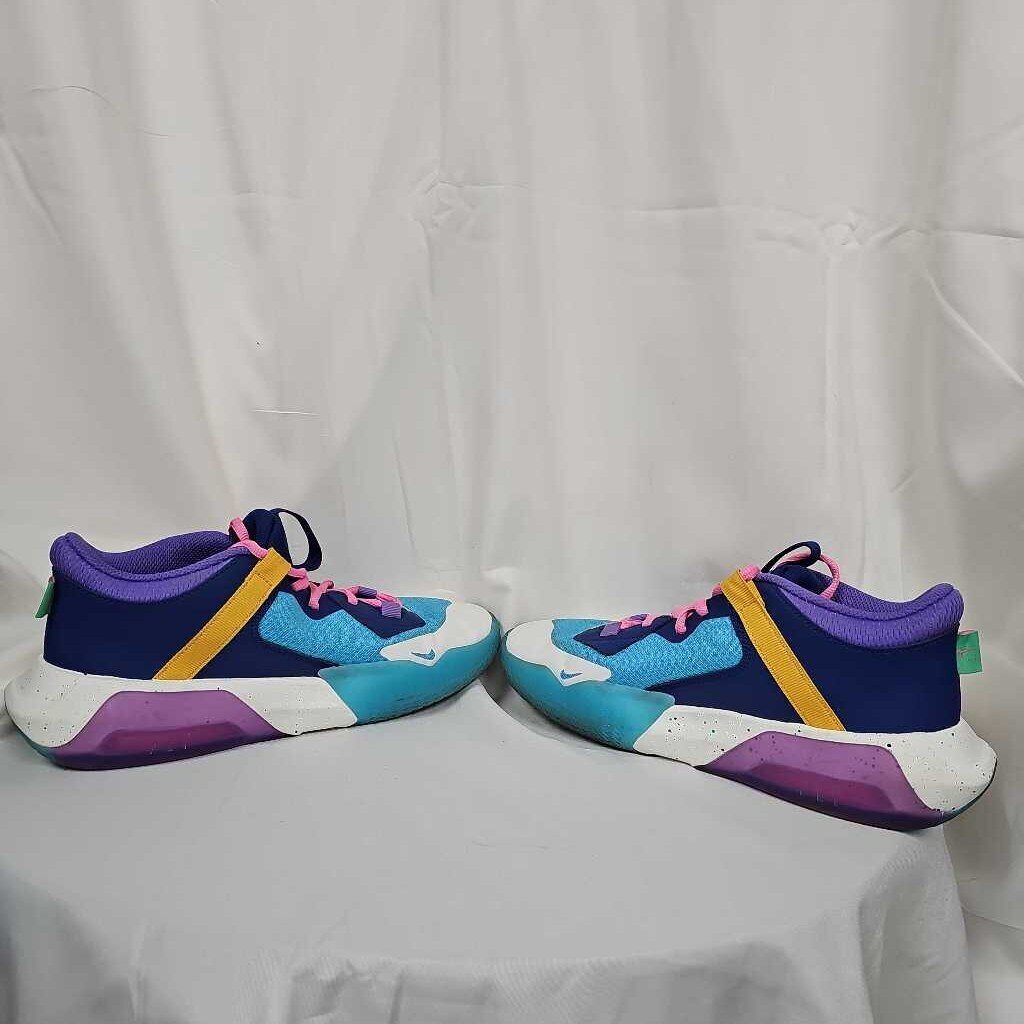 Nike Air Zoom Crossover Basketball Shoes, Size 6