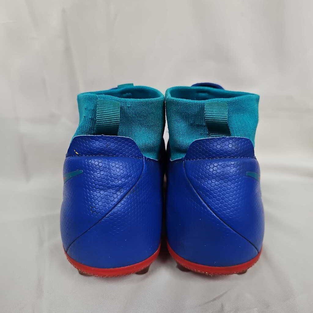 Nike Phantom VSN Soccer Cleats, Size 5