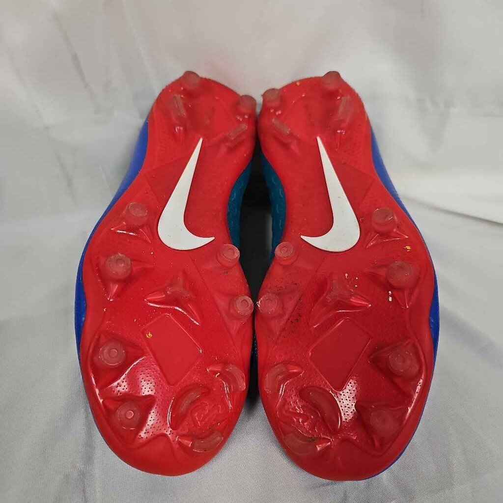 Nike Phantom VSN Soccer Cleats, Size 5
