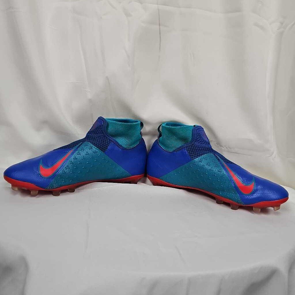 Nike Phantom VSN Soccer Cleats, Size 5