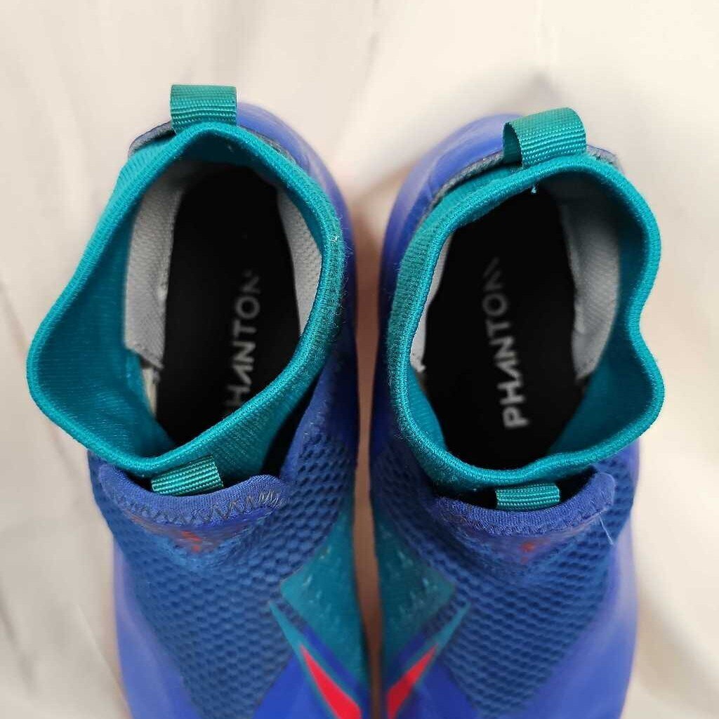 Nike Phantom VSN Soccer Cleats, Size 5