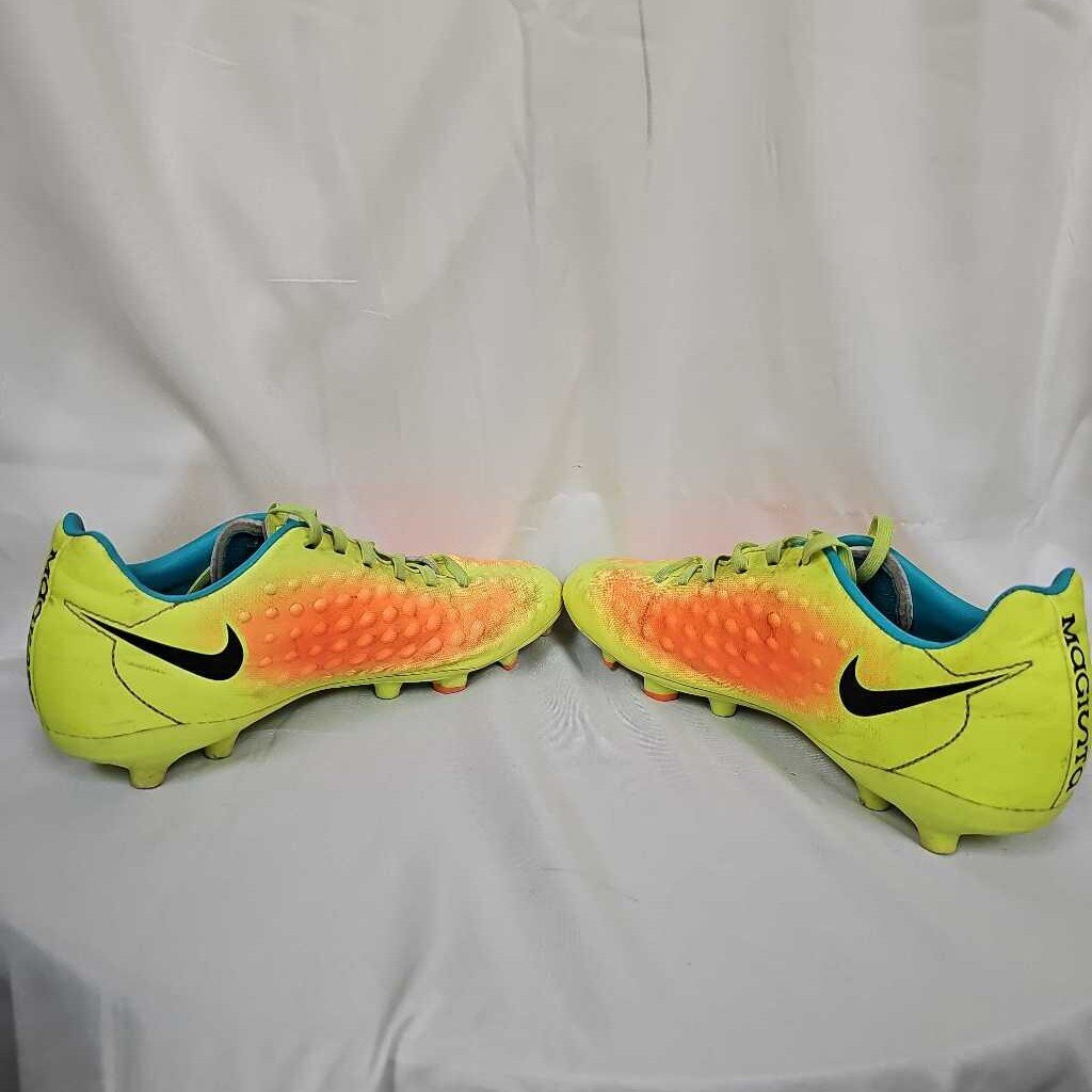 Nike Magista Soccer Cleats, Size 5.5