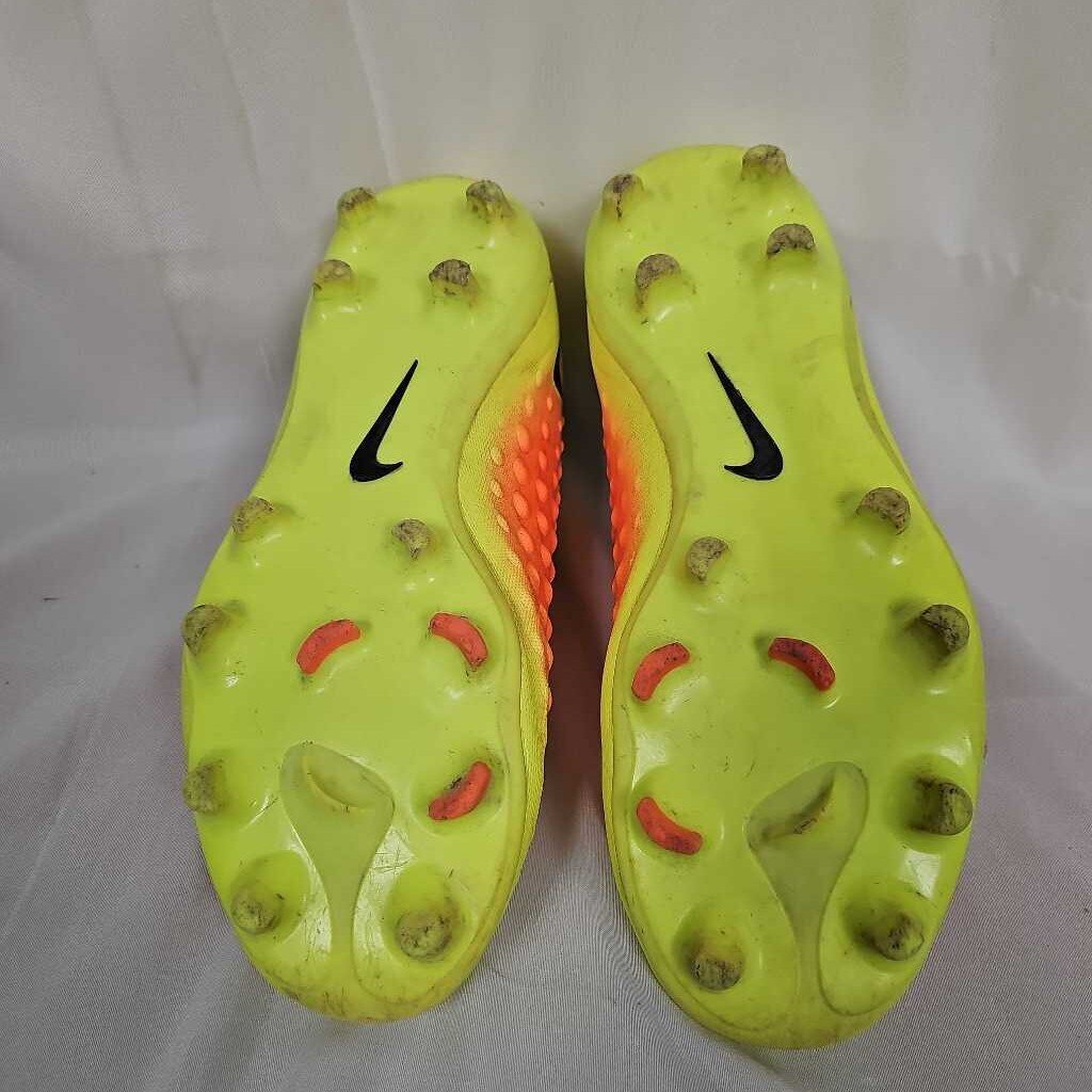 Nike Magista Soccer Cleats, Size 5.5