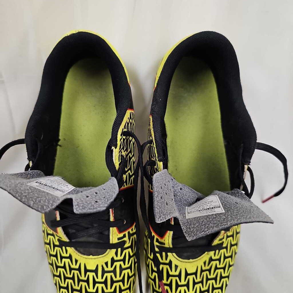 Under Armour Force Soccer Cleats, Size 5.5