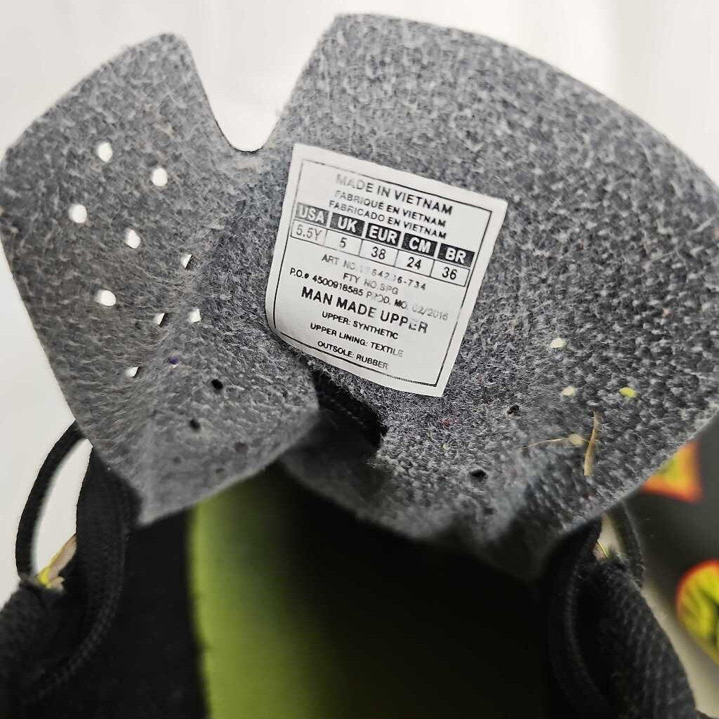 Under Armour Force Soccer Cleats, Size 5.5