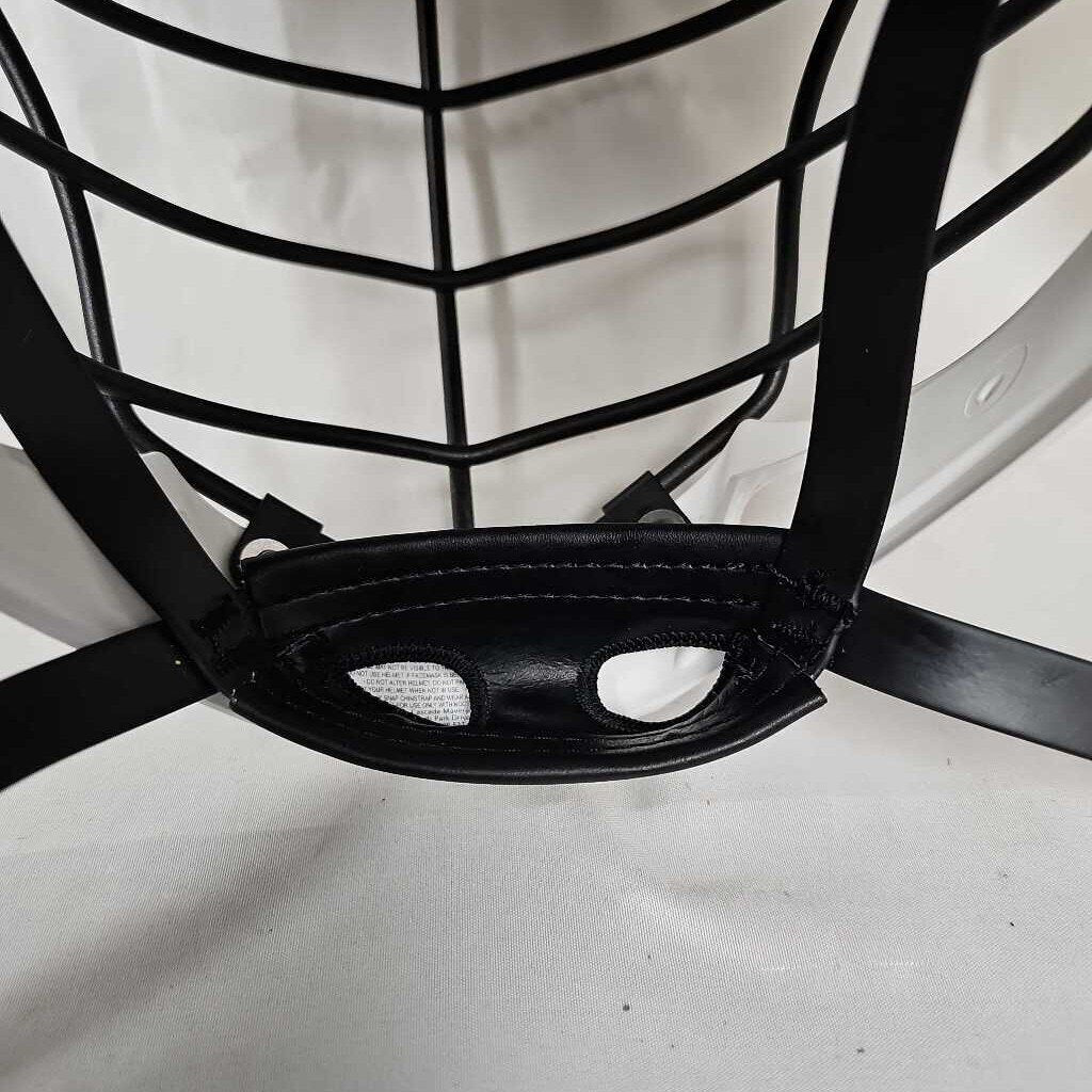 Cascade CPV-R Lacrosse Helmet- Size Medium/Large