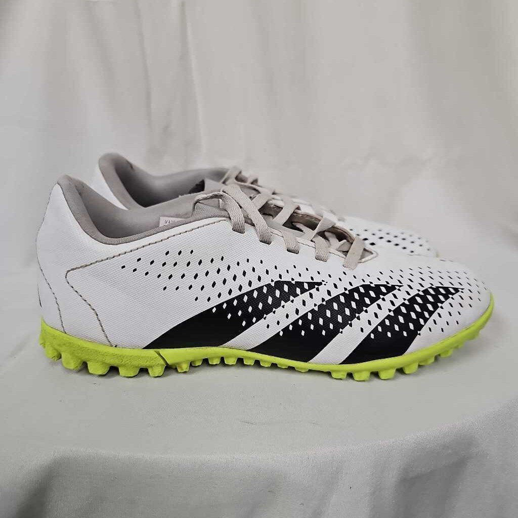 Adidas Predator Turf Shoes, Size 4.5