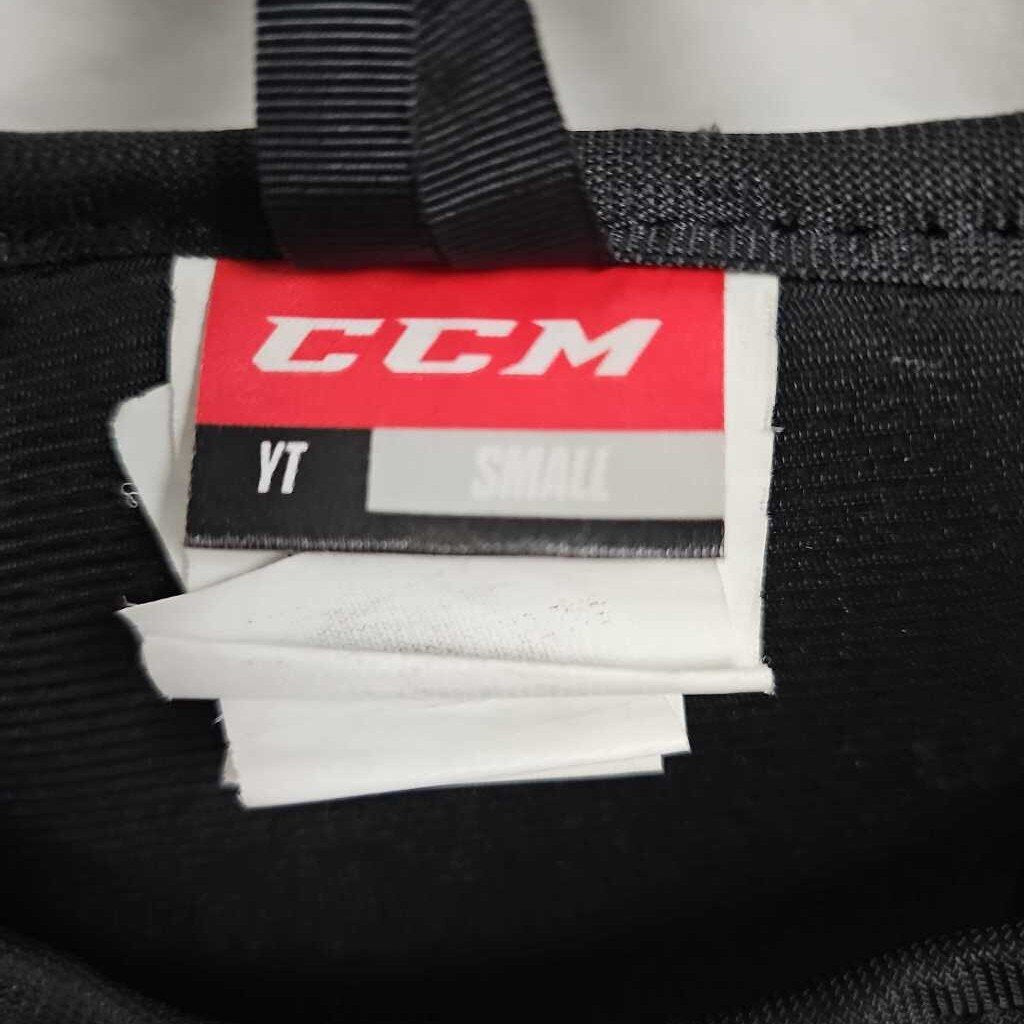CCM Jetspeed Edge Youth Hockey Shoulder Pads, Size Youth Small