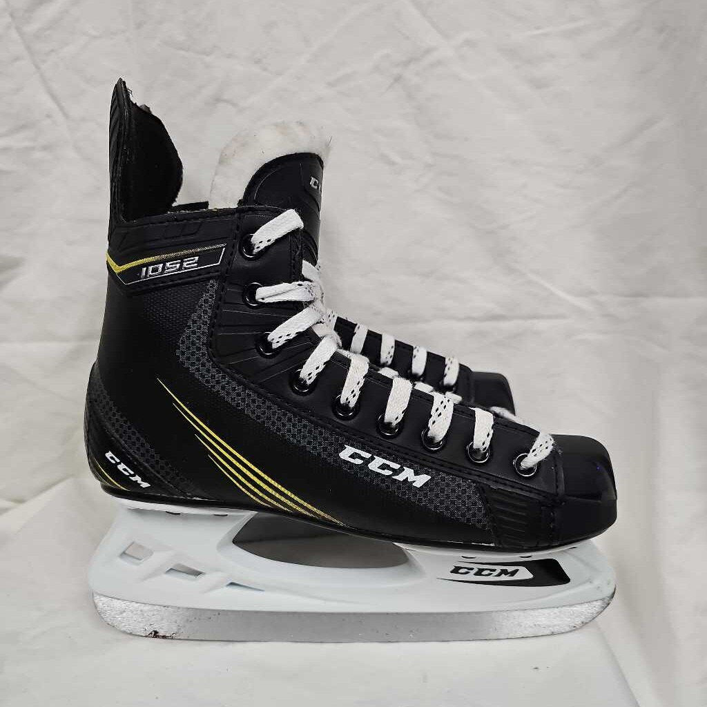 CCM Tacks 1052 Junior Hockey Skates, Size 5
