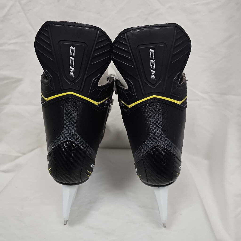 CCM Tacks 1052 Junior Hockey Skates, Size 5