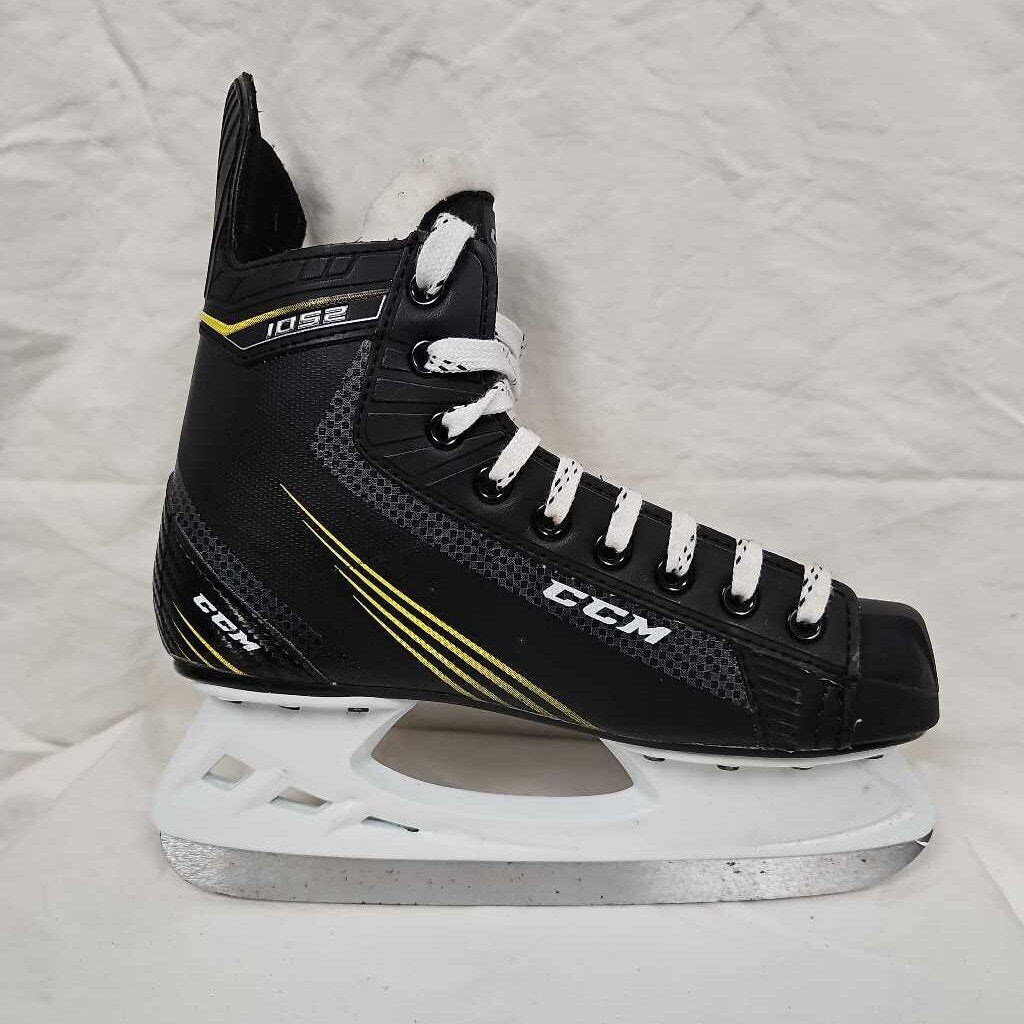 CCM Tacks 1052 Junior Hockey Skates, Size 5