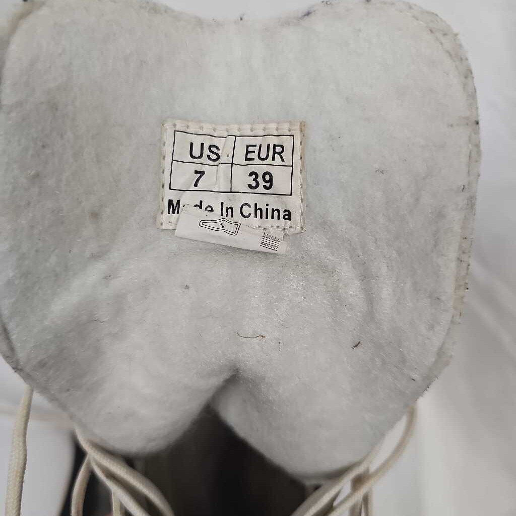 American Athletics Women's Figure Skates, Size 7