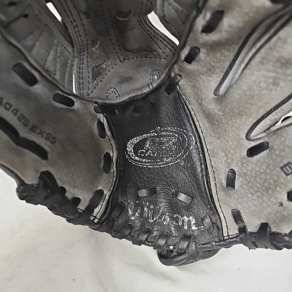 Wilson EZ Catch A425 T-Ball Glove, 9.5"
