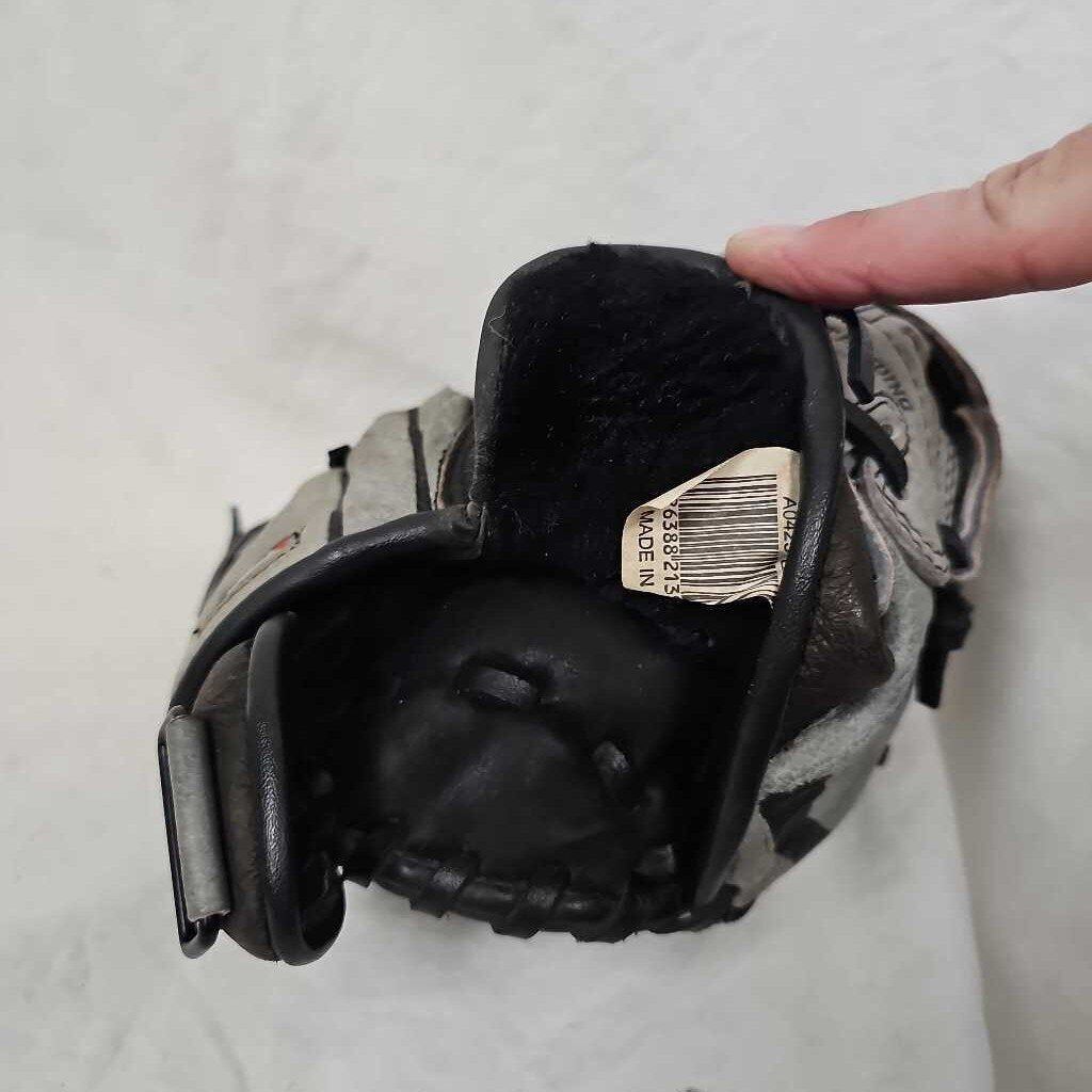 Wilson EZ Catch A425 T-Ball Glove, 9.5"