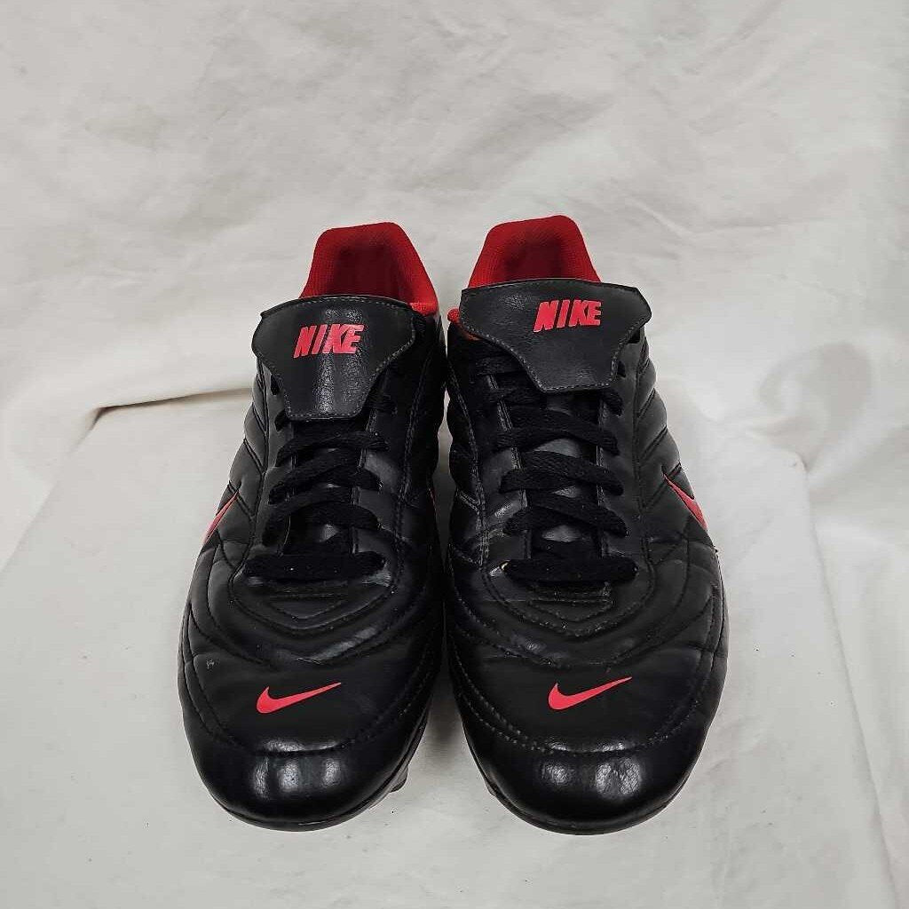 Nike Soccer Cleats with the Fold Over Tongue, Men's Size 10.5