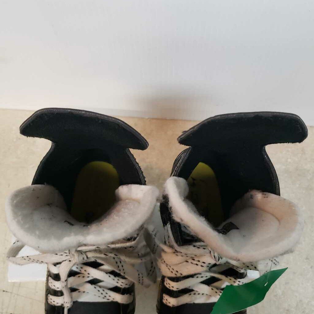 CCM Tacks 9040 Hockey Skates - Size Y11