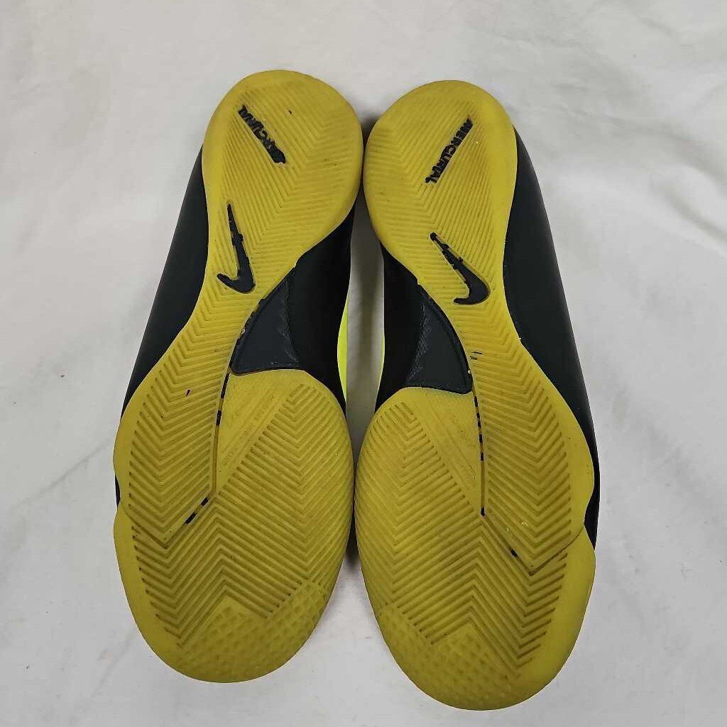 Nike Mercurial Indoor Soccer Shoes, Size 7