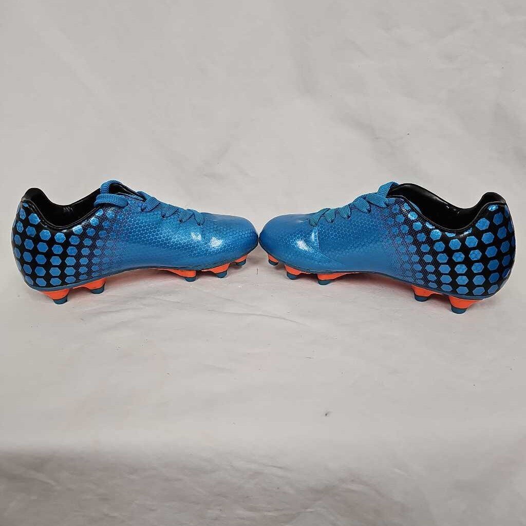 Vizari Youth Soccer Cleats, Size Y8.5