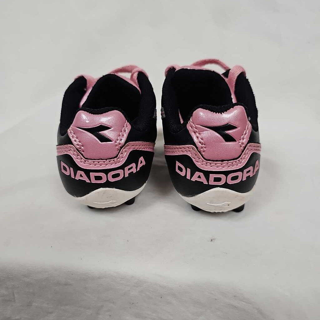 Diadora Youth Soccer Cleats, Size Y8