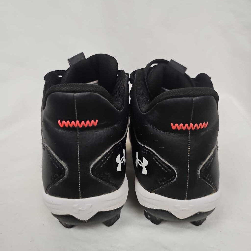 Under Armour Leadoff Youth Baseball Softball Cleats, Size Y13