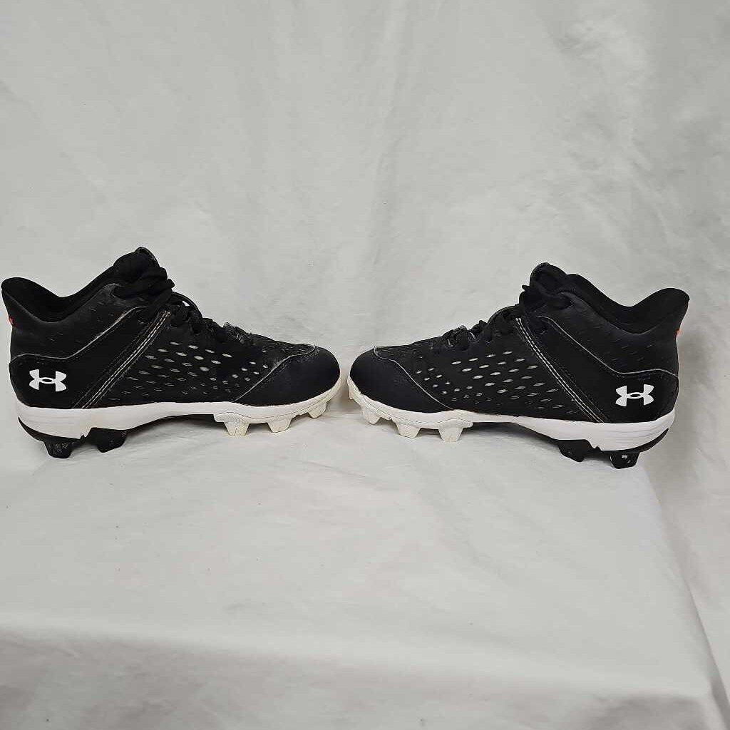 Under Armour Leadoff Youth Baseball Softball Cleats, Size Y13