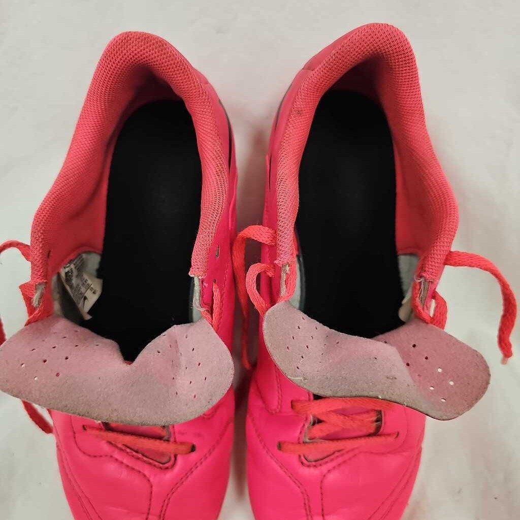 Nike Tiempo Soccer Cleats, Size 6