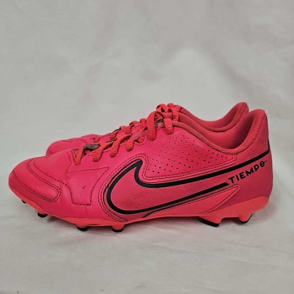 Nike Tiempo Soccer Cleats, Size 6